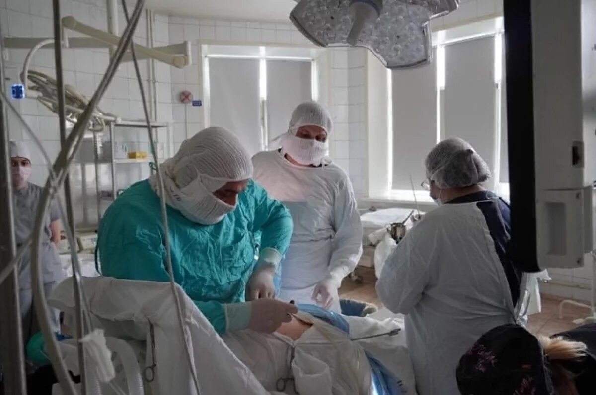    В барнаульской больнице ежедневно выполняют свыше 60 операций