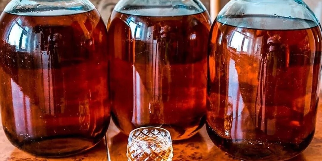 Как добиться «коньячного» вкуса самогона, сроки, влияние породы дерева.