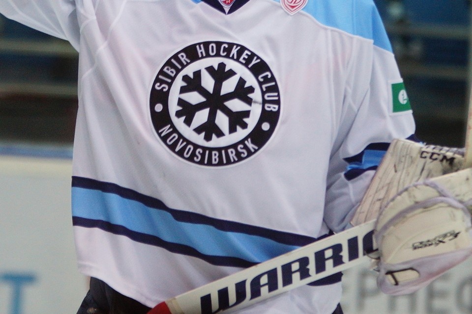    ХК «Сибирь» обыграл московское «Динамо» со счетом 4:3. Алексей БУЛАТОВ