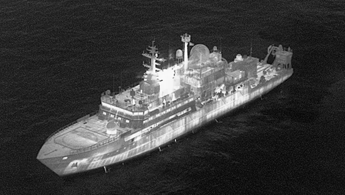 российское океанографическое исследовательское судно "Янтарь"