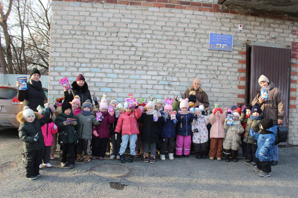Малыши из д/с “Огонёк” первыми откликнулись, чтобы накормить бездомных кошек.