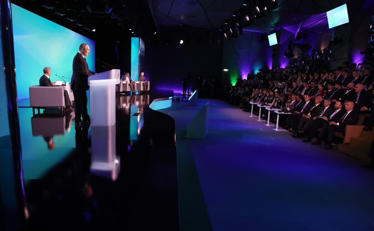   Путин на конференции по развитию ИИ