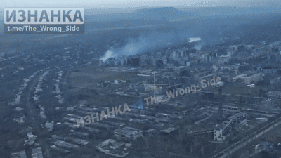    Удар ФАБ-3000 по гарнизону ВСУ в Мирнограде. Видео: "Изнанка"