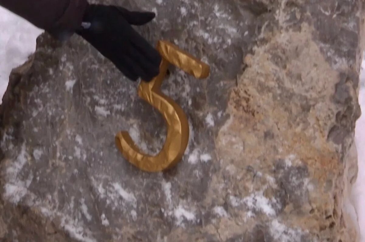    В Пермском крае возле школы установили памятник «Пятёрке»