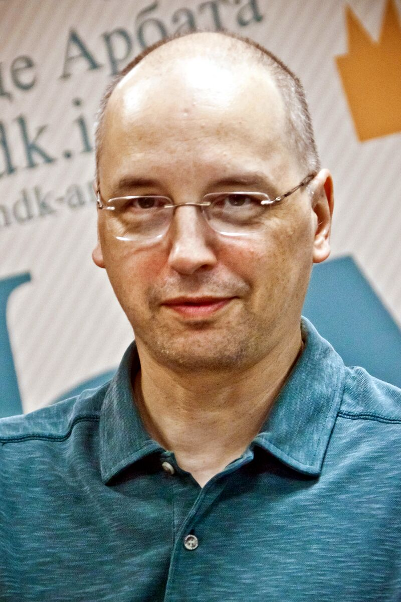 РУВИКИ https://ru.ruwiki.ru/wiki/Перумов,_Ник