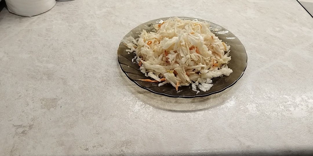 Квашеная капуста – это невероятно вкусно! Рецепт простой и понятный, а ингредиенты легко найти.