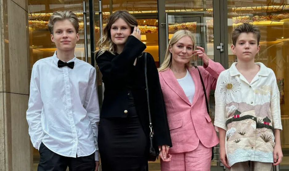 Виктория с детьми