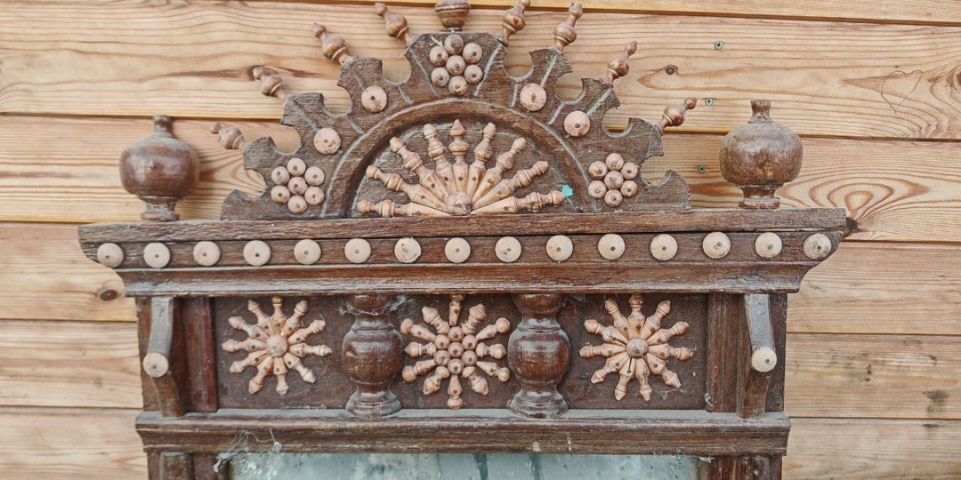 Шедевральное зеркало из сгоревшего дома.