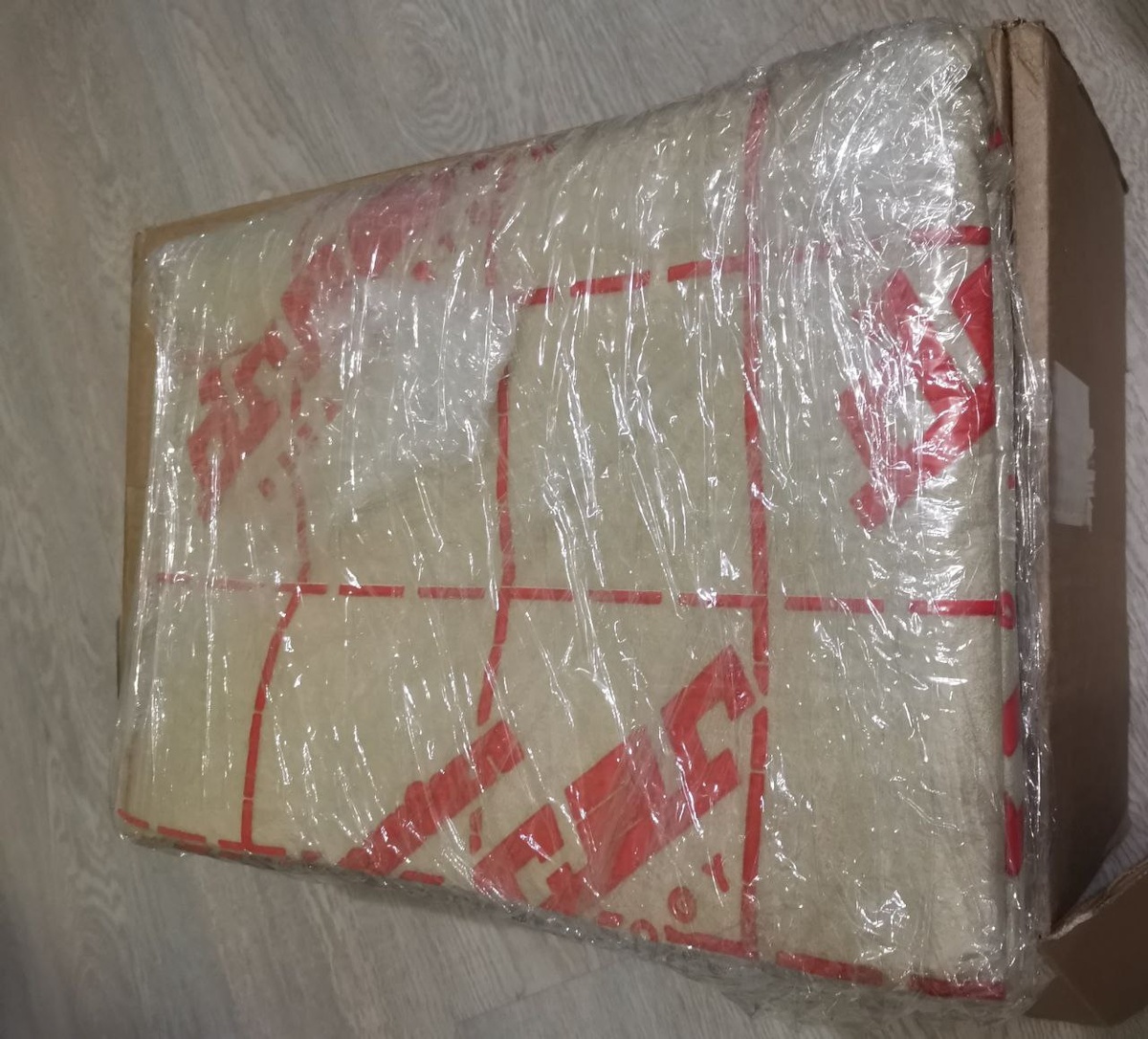 Придадим колонке более респектабельный вид, обклеив автомобильным карпетом