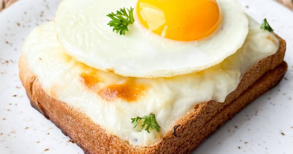 Сэндвич крок-мадам