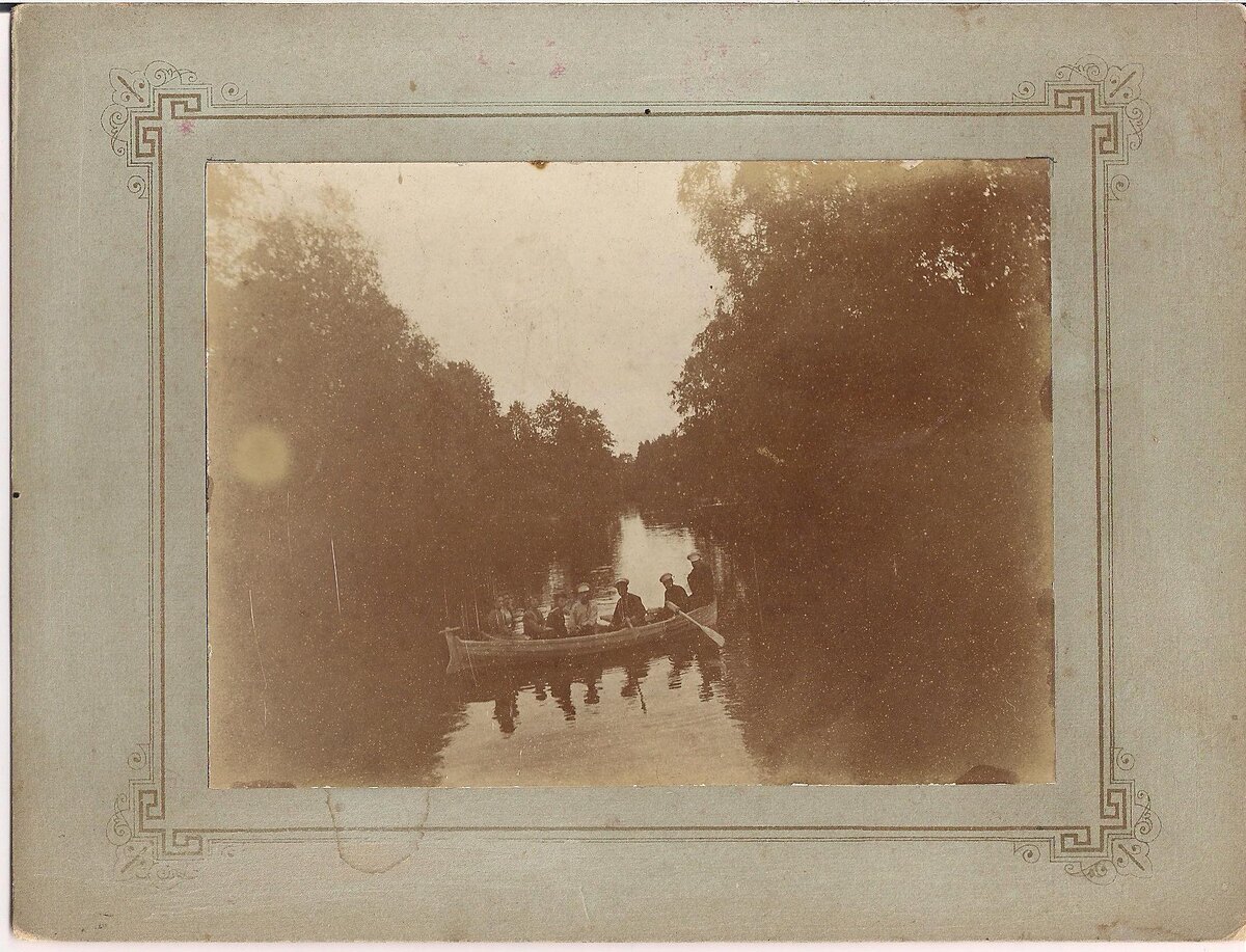 Чебышевы на р. Пехорке. Лодочная прогулка