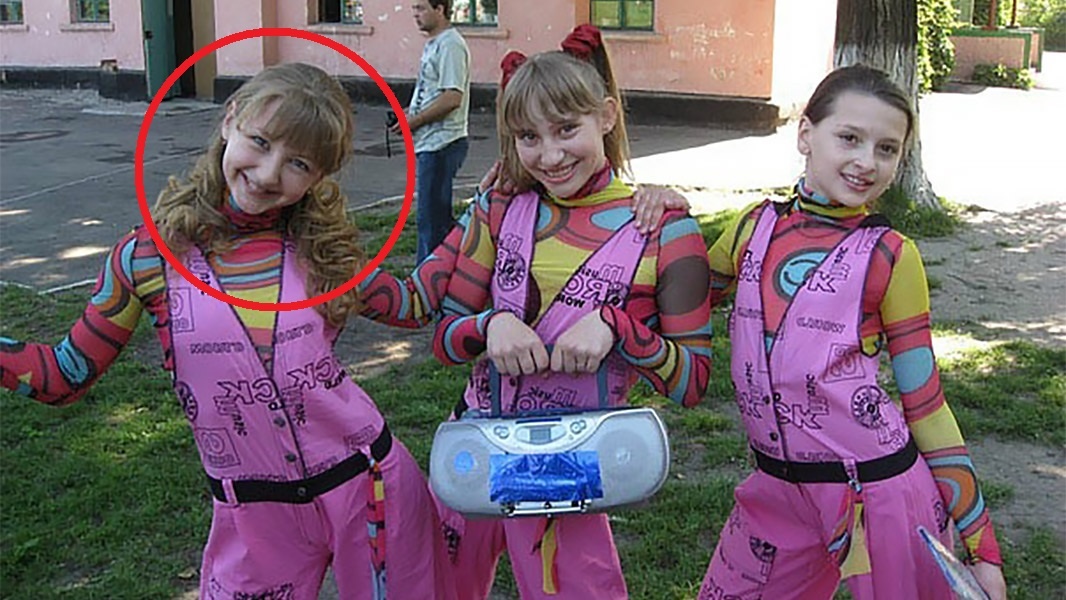 Марагрита Овсянникова (справа) в составе коллектива «Родничок». Фото: соцсети