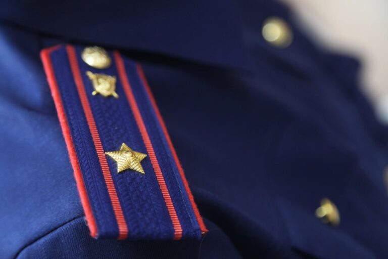    В Соль-Илецке иностранец пытался передать полицейскому 15 тысяч рублей Оренбуржье