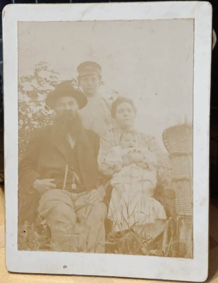 Супруги Пржеялговские с детьми