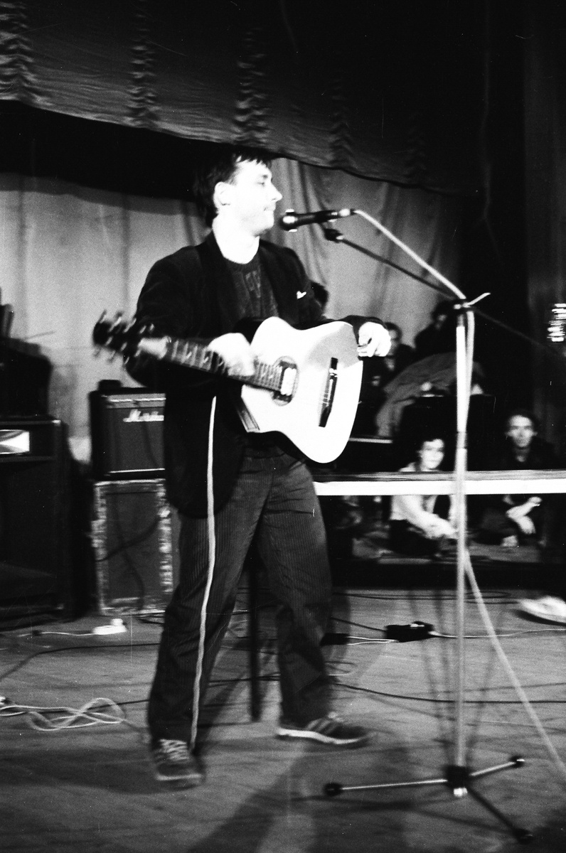 Р. Неумоев на фестивале "Индюки" в 1991 году. Фото из открытых источников.