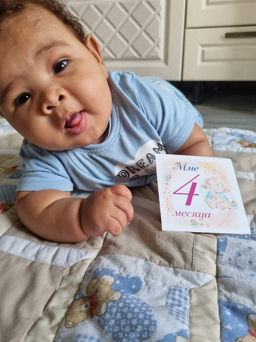 В ПДН не звоните! Это он сам себя царапает)