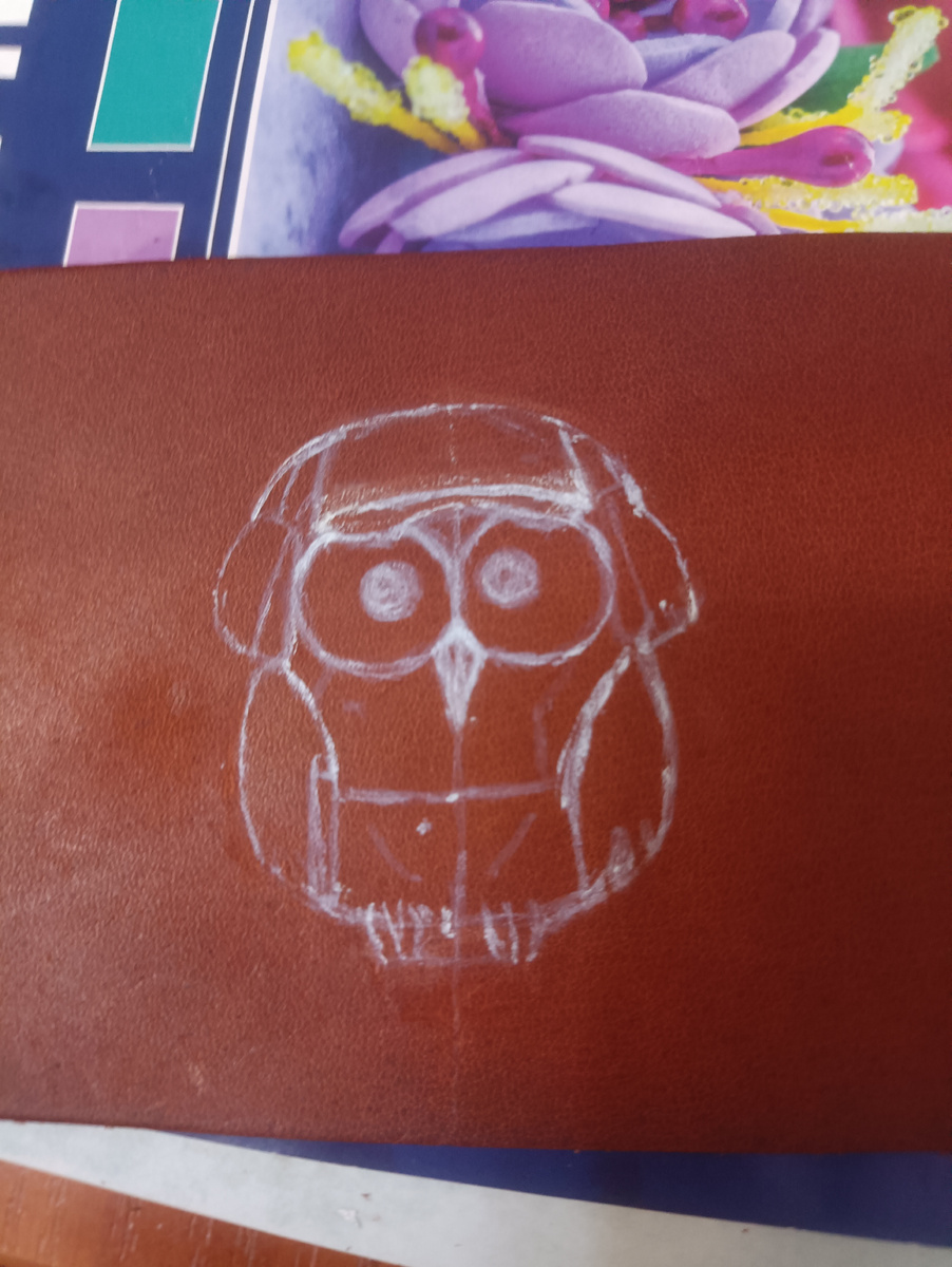 Набросок на заготовке под фляжку