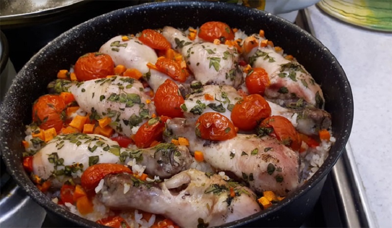 Курица с рисом в духовке — идеальный ужин без хлопот 