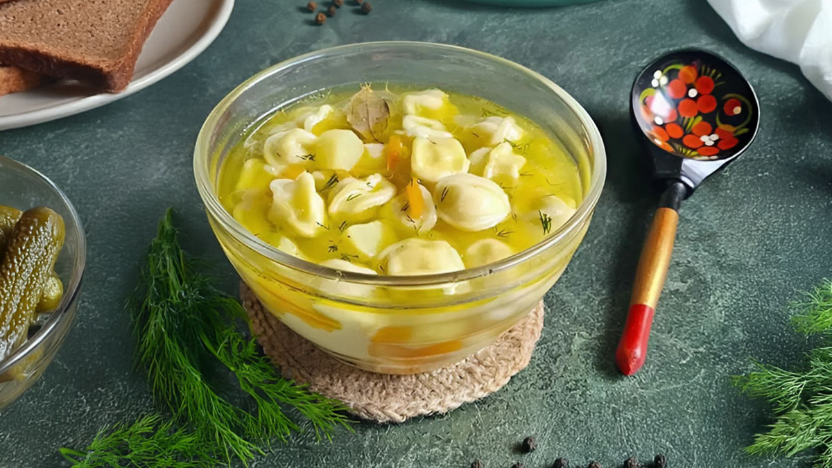 Суп с пельменями