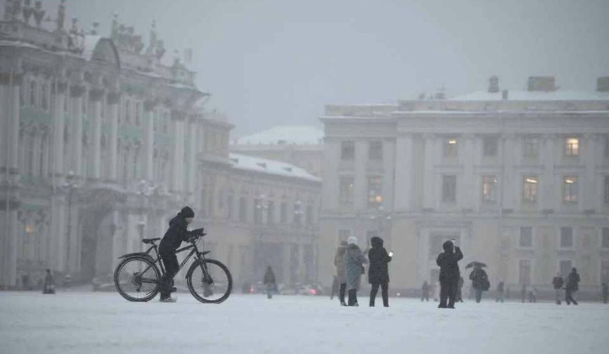     Снег в Питере. Источник: spb.kp.ru Автор фото: Алексей Булатов