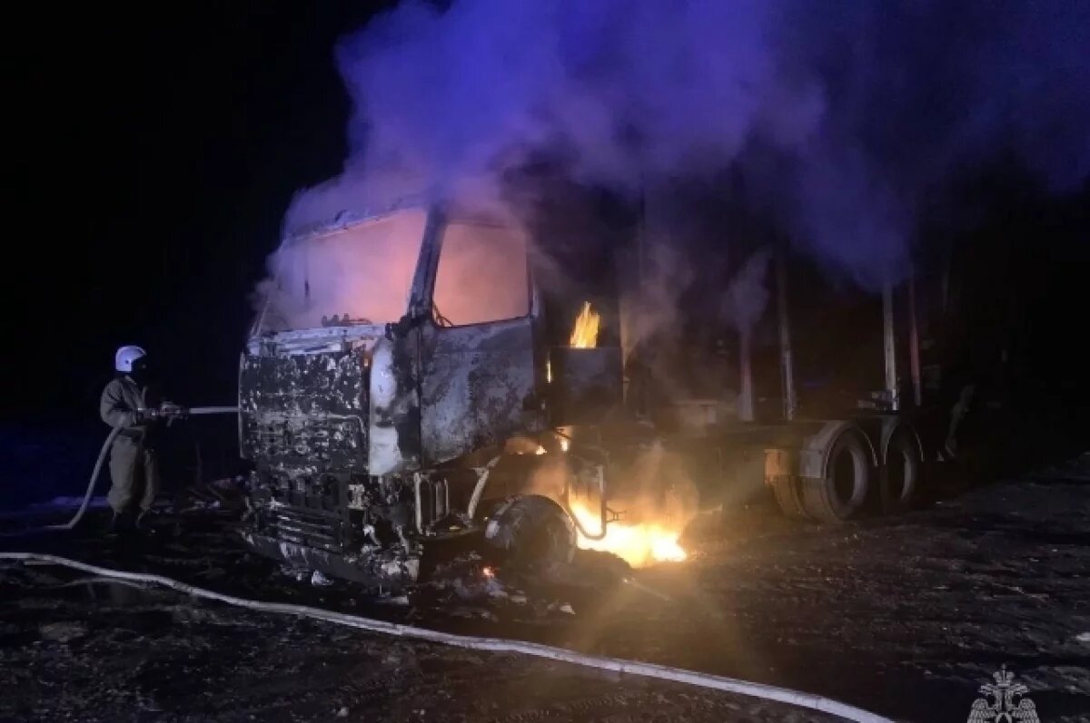   В Тверской области из-за неисправности печки сгорел лесовоз