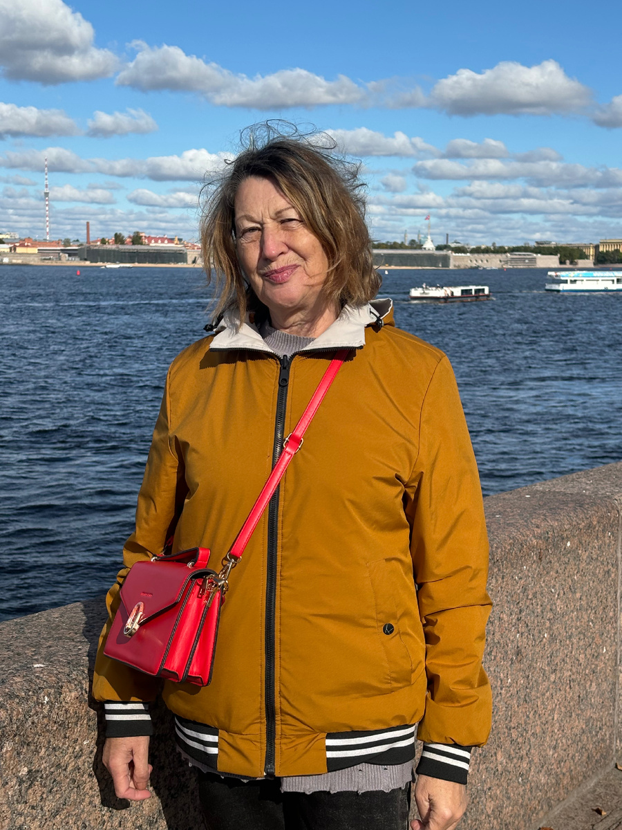 Уже взрослая девочка Галя