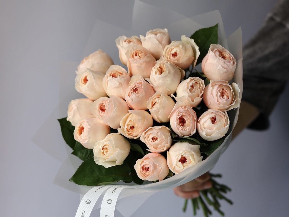 Букет из пионовидных роз Дэвида Остина Джульета