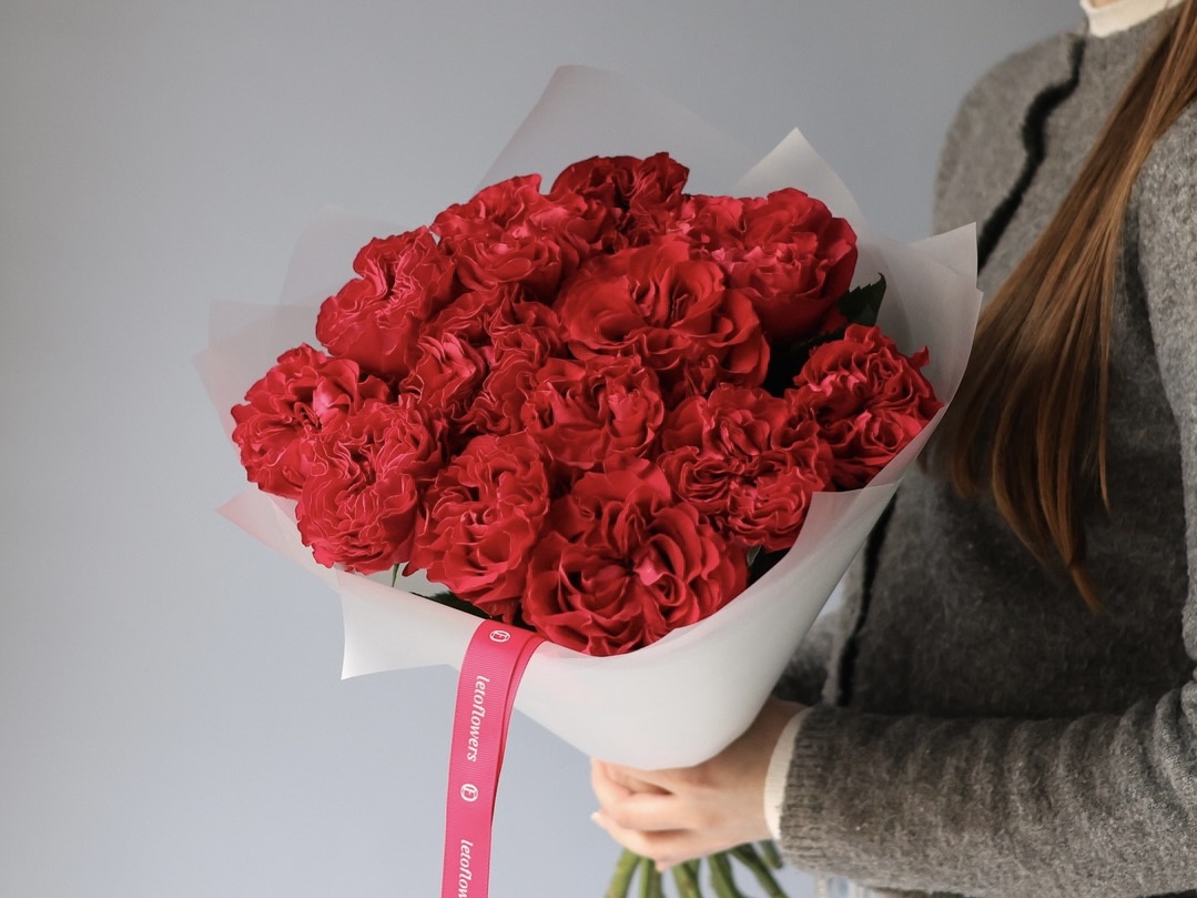 Букет из пионовидных роз Кантри Блюз