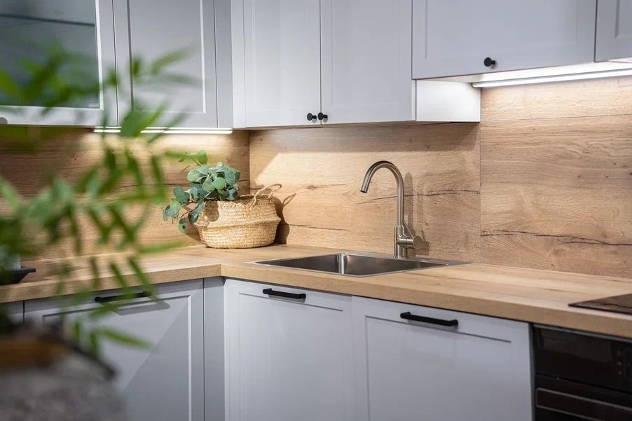 Ручки-скобы и ручки-кнопки (идеально) — кухня ФРЕСКО (МДФ+ПВХ)