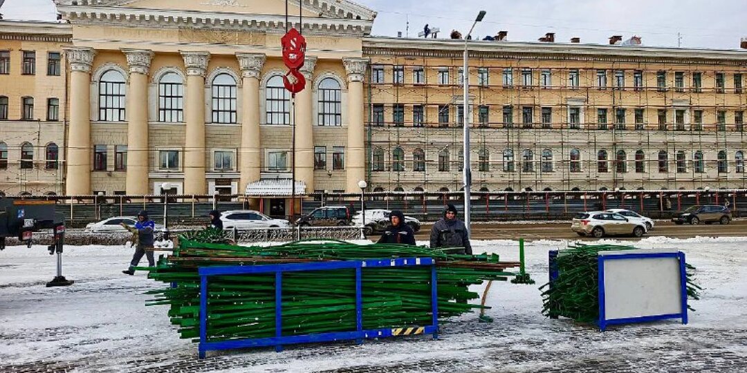 Установка елки началась 21 ноября на Новособорной в Томске