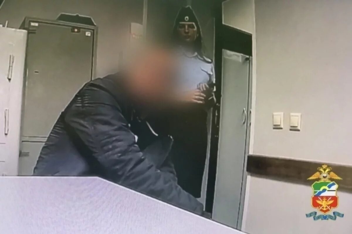    В отношении авиапассажира были составлены протоколы