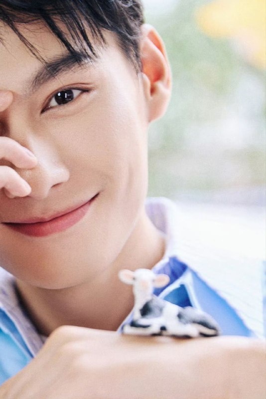 И сразу же вам для позитивного настроя милый и солнечный Ван Чжочэн...