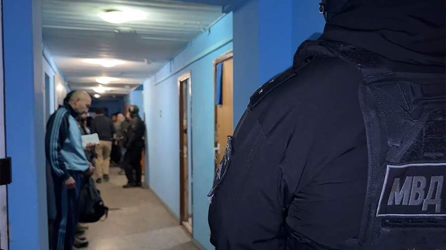 В Петербурге задержали подозреваемых в незаконной легализации 3 тыс. мигрантов