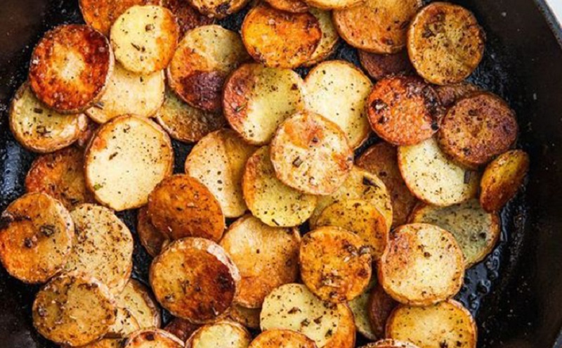 Жареный пирог слоями на сковороде: быстрый рецепт без теста