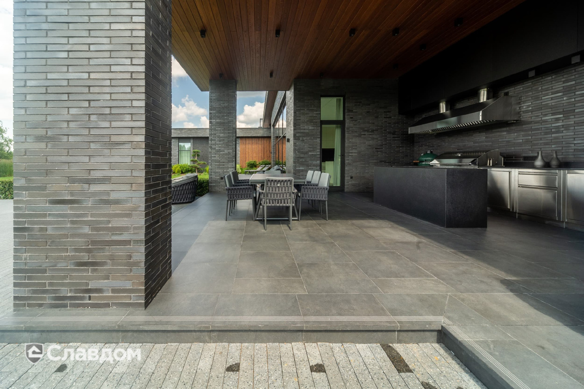 Функциональная терраса дома