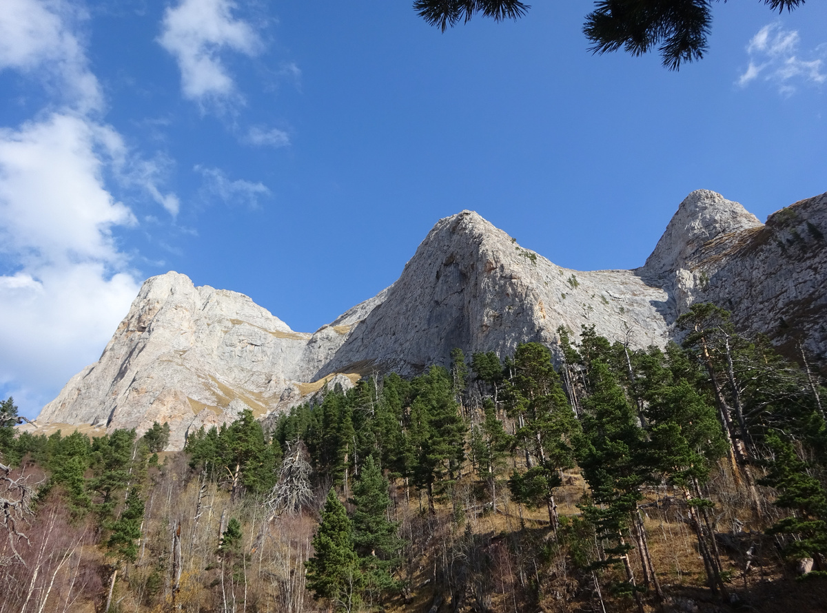 Перевал Чёртовы ворота, гора Восточный Ачешбок.
