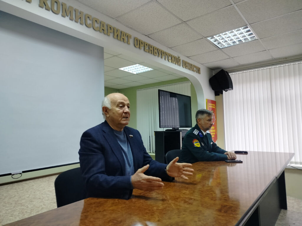     33 оренбуржца отправились служить в казачий батальон «Форштадт» Вячеслав Войтин
📷    33 оренбуржца отправились служить в казачий батальон «Форштадт» Вячеслав Войтин
