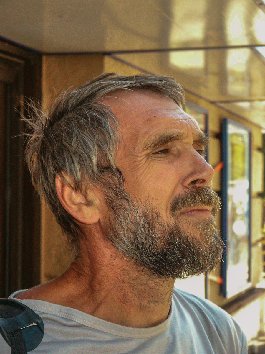 Писатель-фантаст Е. Лукин, Minolta S-414