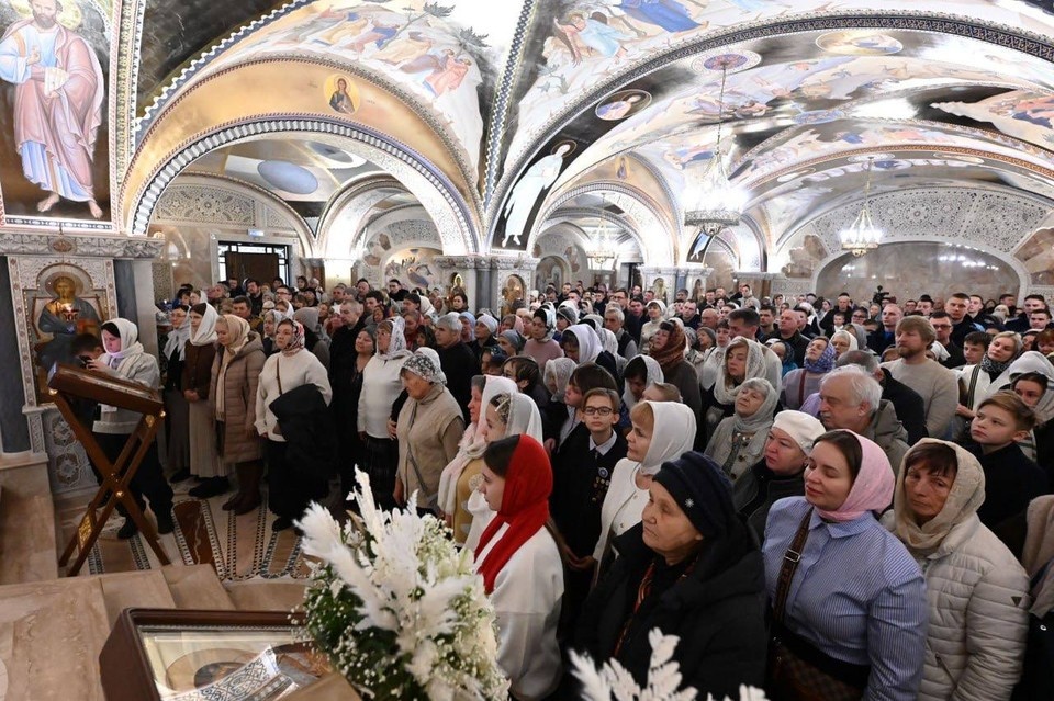    Сначала провели богослужение. Фото: пресс-служба губернатора.