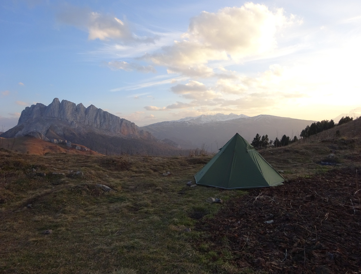 Палатка Типи на Кондитерском перевале.