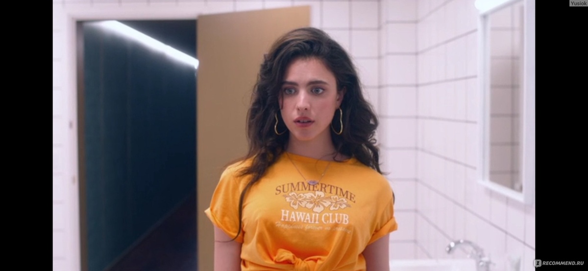 Её напарнице грудь клеили из силикона наряду со всем остальным пластическим гримом, как и все изменения "стареющей" героини Мур и последний монструозный грим на двоих. Вот такое экранное совершенство. 