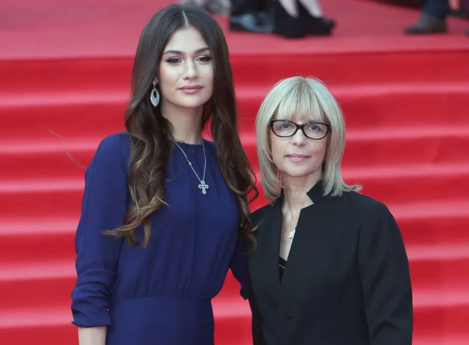 Настасья Шубская-Овечкина и Вера Глаголева. Фото: https://tv.mail.ru/news/