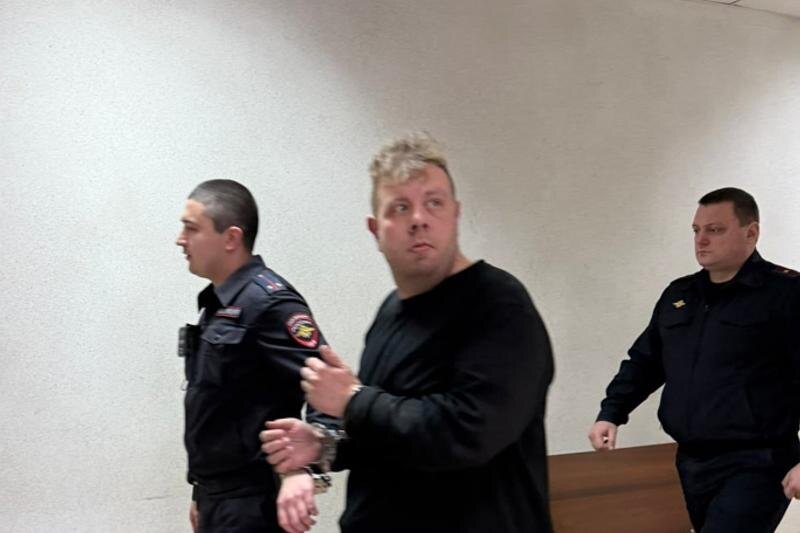    Фото пресс-службы судов Свердловской области. Артем Ваганов с конвоирами