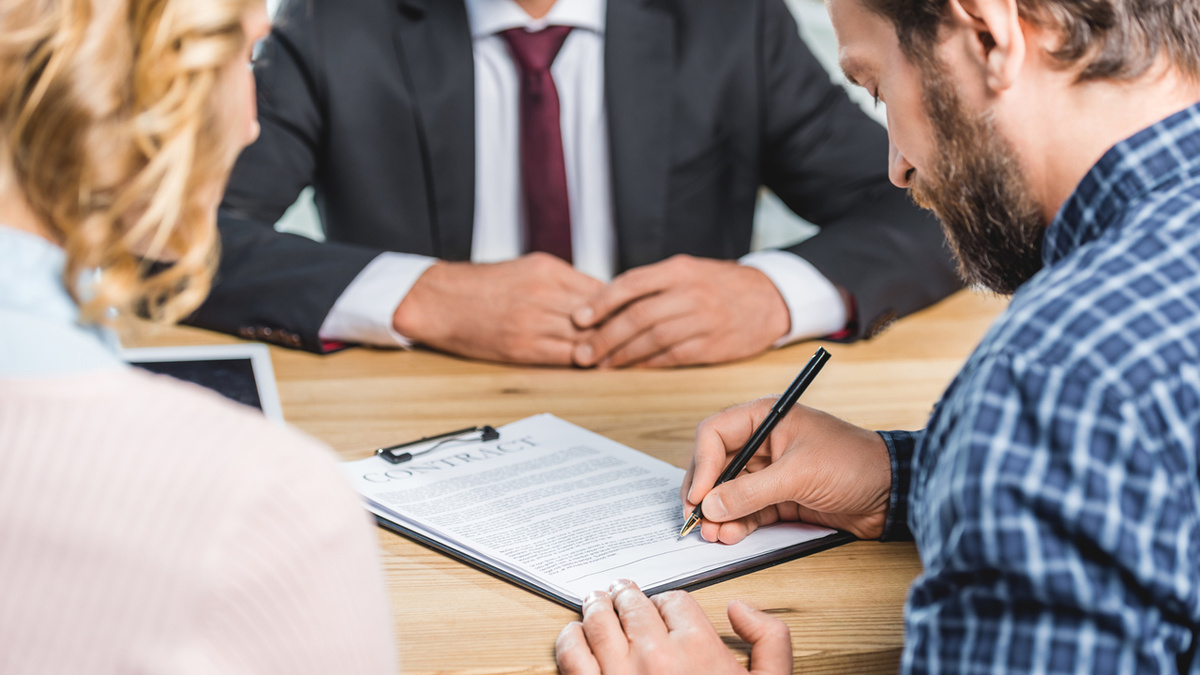 Оформляйте договор аренды письменно и регистрируйте временную прописку официально