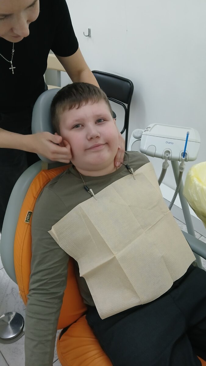 Разминаем десну после укола