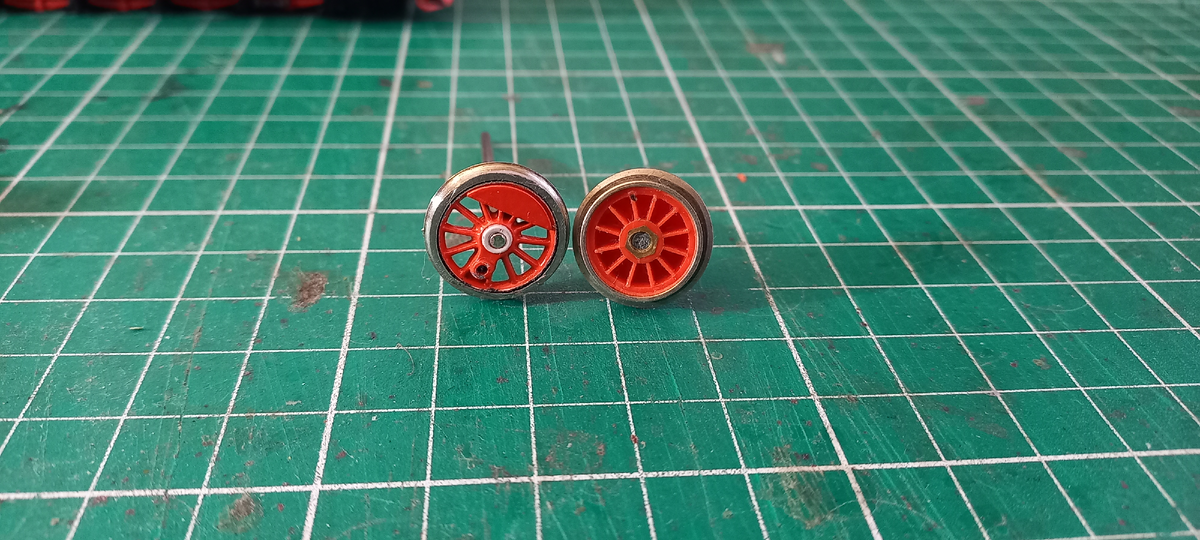 Колесо с новым ободом и ранее оспользуемое.