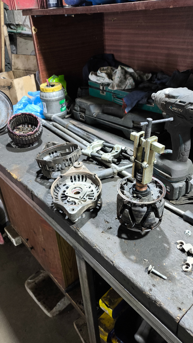 Генератор Jimny. Вид в разборе