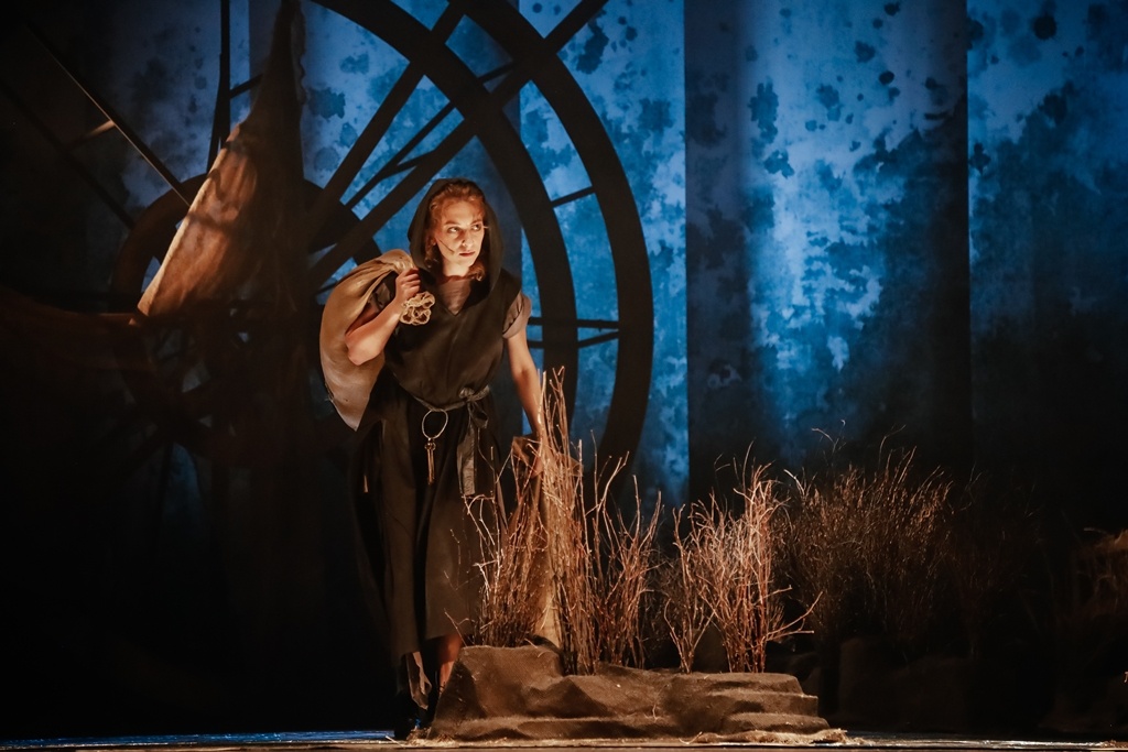 Фотография с офиицального сайта Алтайского театра