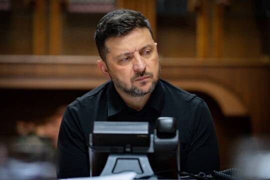    Зеленский открестился от осведомленности о коррупционных схемах в своём окружении