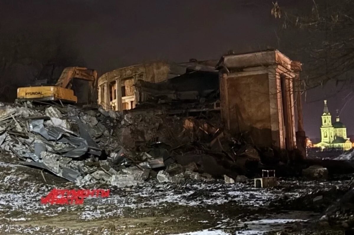    Появились новые фотографии с места демонтажа Речного вокзала в Твери